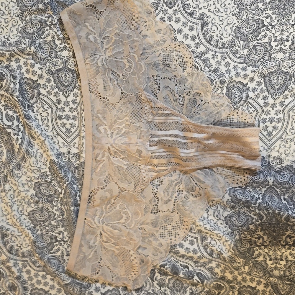 NWOT Auden cream lace panties